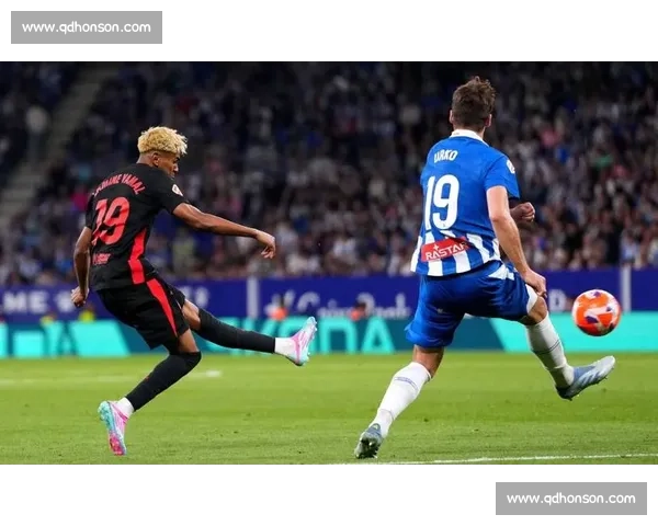 巴萨众将力挺威廉斯加盟 更衣室施压 + 球员自荐打动拉波尔塔