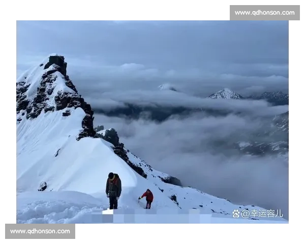 四姑娘山滑坠悲剧：16 岁少年未戴安全绳坠亡，航拍仅见雪地血迹