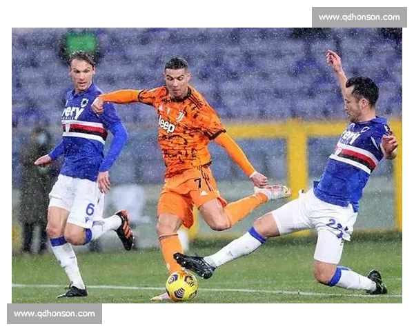 拉热铁腕：十人应战也要碾碎对手防线