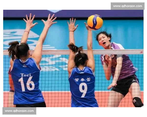 苏州队赛后打扫更衣室传递正能量 留言：保持热爱共铸苏超未来