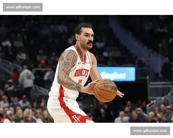 火箭 3 年 3900 万续约亚当斯 历史级篮板王留队巩固内线 火箭 3 年 3900 万续约亚当斯 历史级篮板王留队巩固内线